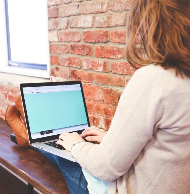 Lady working on laptop in relaxed position - NinjaNICHE
